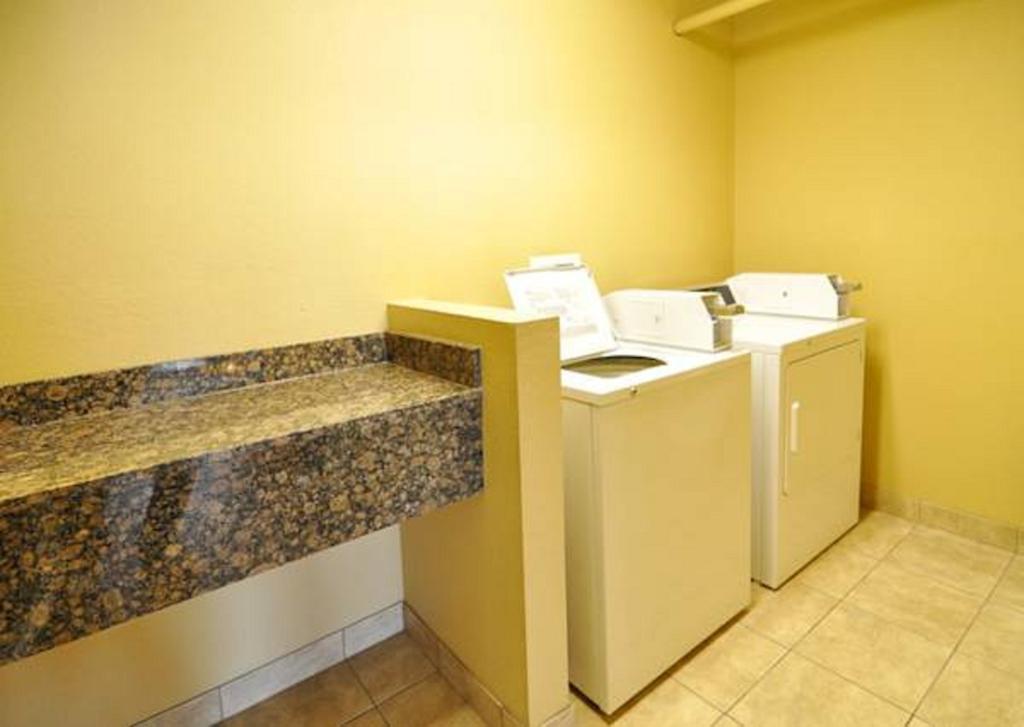 Econo Lodge Inn & Suites Greenbrier Extérieur photo