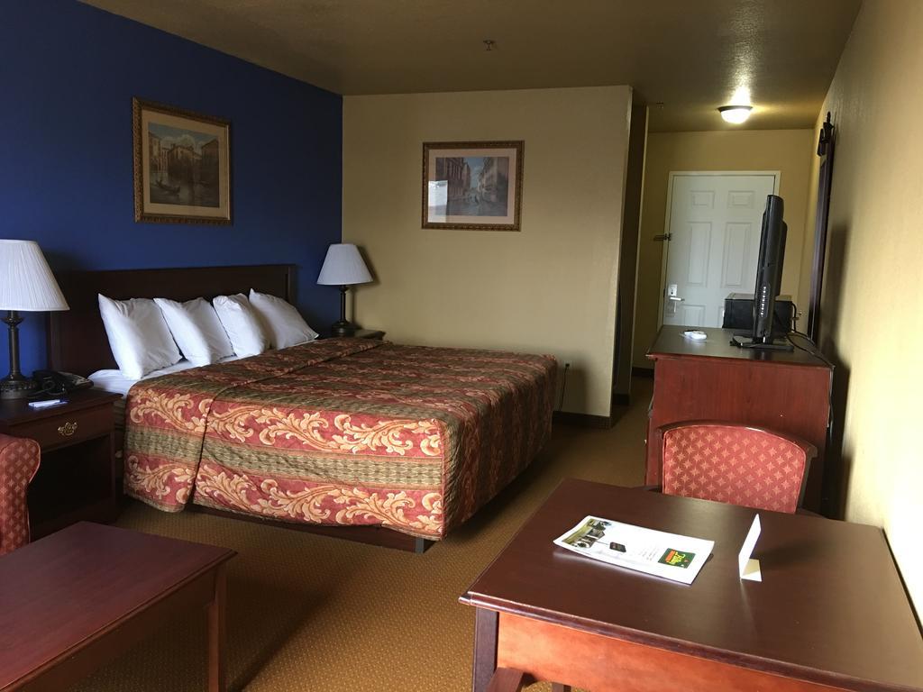 Econo Lodge Inn & Suites Greenbrier Extérieur photo